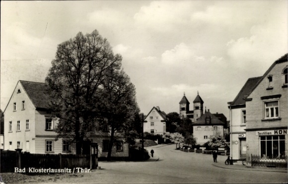 Ak Bad Klosterlausnitz in Thüringen, Straßenpartie in Ortschaft, Textilien Konsum, HO