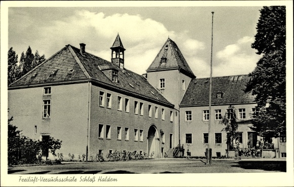 Postcard Haldem Stemwede in Ostwestfalen Lippe, open-air experimental school, castle