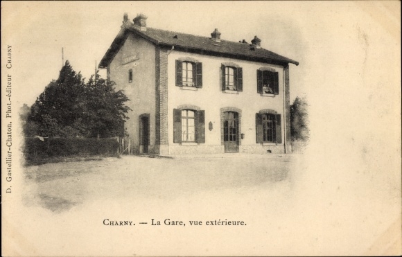 Postcard Charny Yonne, La Gare, exterior view