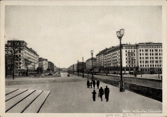 KP Berlin Friedrichshain, Stalinallee partial view, Build peace into the houses, Pieck