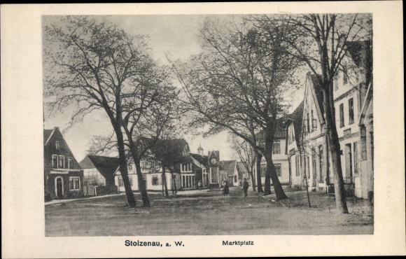 PC Solzenau on the Weser, lot on the market square, clock, houses