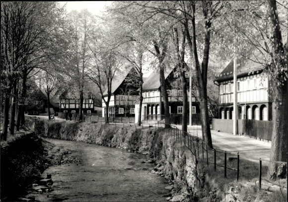 Ak Großschönau im Kreis Görlitz, Dorfpartie, Fluss, Fachwerkhäuser