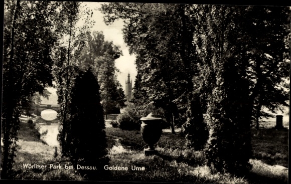 Ak Wörlitz in Anhalt, Wörlitz Park, Gouden Urn, Wörlitz Park, Bomen, Rivier, Natuur
