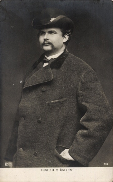 Ak Koning Ludwig II van Beieren, portret in jas