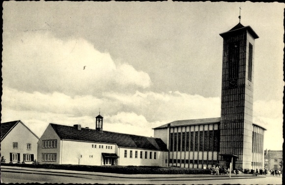 Ak Lebenstedt Salzgitter in Niedersachsen, Martin Luther Kirche, Straßenseite