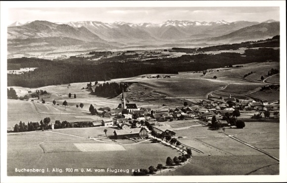 Ak Buchenberg im Oberallgäu, Landschaftsaufnahme,  900 m ü. M., Flugzeugaufnahme