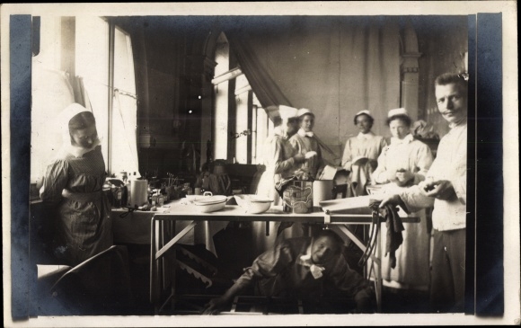 Photo Gliwice Gliwice Upper Silesia, Lazarett Niederl. Red Cross, nurses