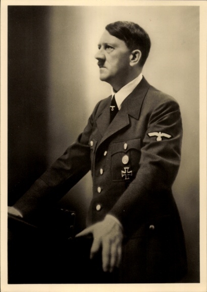 Ak Führer und Reichskanzler Adolf Hitler, Reichstagssitzung 1939, Portrait am Rednerpult
