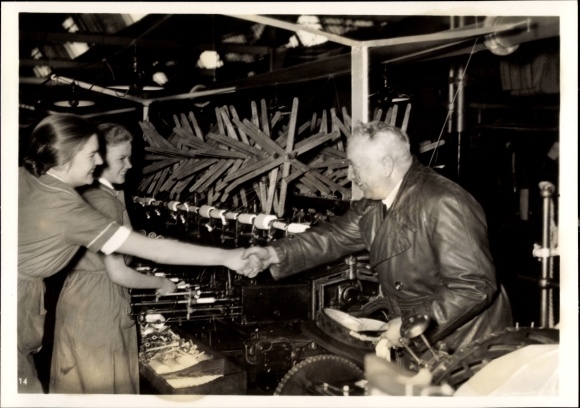 Photo Hoffmann, Heinrich, Reichsorganisationsleiter Dr. Ley visiting German companies, Jan. 1940
