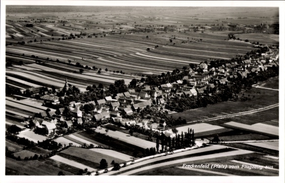 Postcard Freckenfeld in the Saarpfalz, aerial view of Freckenfeld, fields in the background, quiet countryside
