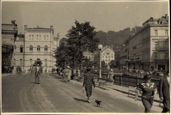 Foto Karlovy Vary Karlsbad Stadt, Straßenpartie mit Cafe, Fotograf Hubl