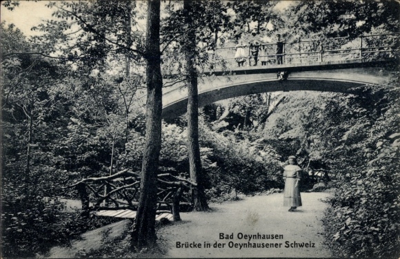 Ak Bad Oeynhausen in Westfalen, Brücke, Oeynhausener Schweiz, Wald, Spaziergänger,  