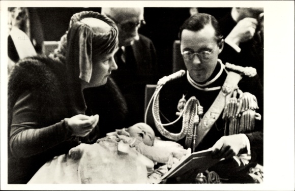 Postcard Queen Juliana of the Netherlands, Prince Bernhard, Christening of Princess Marijke