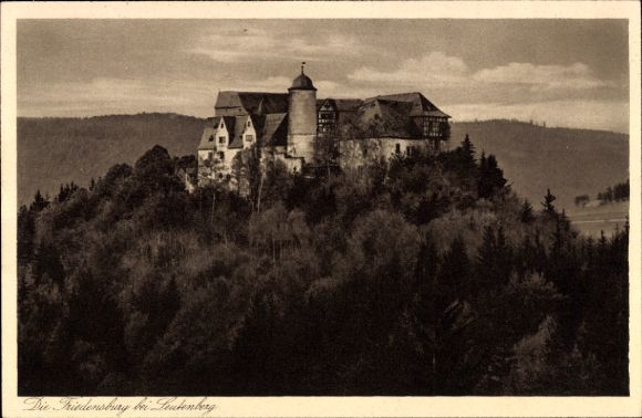 Ak Leutenberg in Thüringen, Die Friedensburg, Waldlandschaft,  Architektur