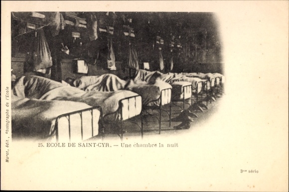 Ak Saint Cyr l'Ecole Yvelines, Ecole de Saint-Cyr, Une chambre la nuit