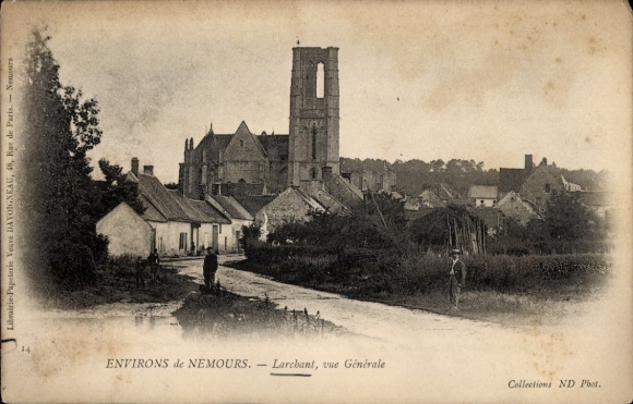 Postcard Larchant Seine-et-Marne, village entrance, view of village, tower