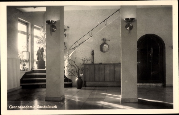 Foto Ak Sankelmark Oeversee in Schleswig Holstein, Grenzakademie, Innenansicht, Aufgang