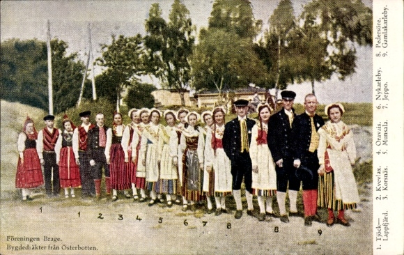 Postcard Finland, people in traditional costumes