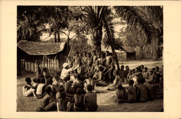 Ak Französisch Kongo, Missionar spricht zu Dorfbewohnern