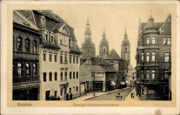 Postcard Lutherstadt Eisleben, Sangerhäuserstraße, old architecture, buildings, people on the street