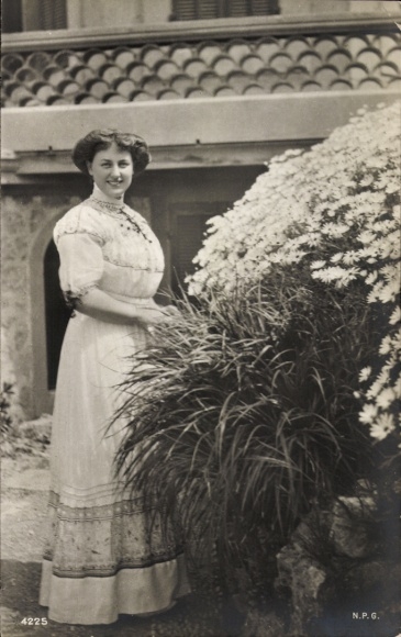 Postcard Princess August Wilhelm of Prussia, Alexandra Viktoria, Portrait, Flower Day Potsdam 1911