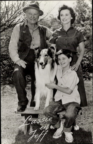 Postcard film scene Lassie, Jeff, actress Jan Clayton, actor George Cleveland, Tommy Rettig
