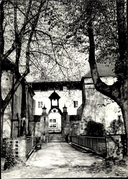 Ak Grimmen in Mecklenburg Vorpommern, kasteel, toegangspoort