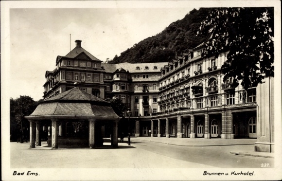 Ak Bad Ems an der Lahn, Brunnen, Kurhotel,  , schwarz-weiß