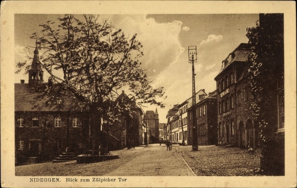 Postcard Nideggen in the Eifel, part of the street with a view of the Zülpicher Tor