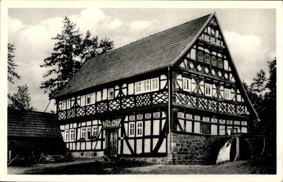 Postcard Ilbeshausen Hochwaldhausen Grebenhain Hesse, half-timbered house, Teufelsmünie, built in 1691, Vogels