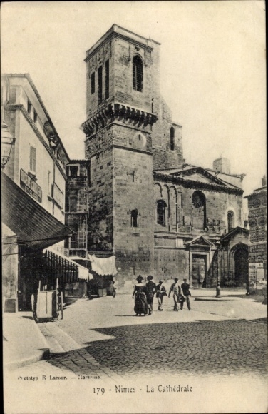 Postcard Nîmes Gard, La Cathédrale, architecture, people on the street