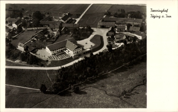 Ak Töging am Inn Oberbayern, Das Bild zeigt eine Luftaufnahme des Toeckinghofs in Töging a. Inn.