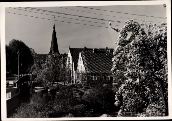 Photo Borstel Jork in the Altes Land, river section, houses, church tower