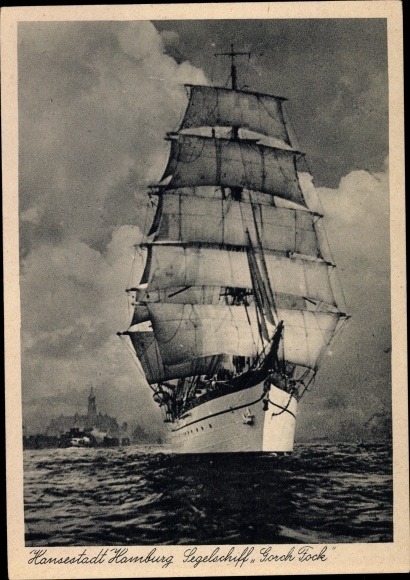 Ak Hamburg, zicht op het varende opleidingsschip Gorch Fock