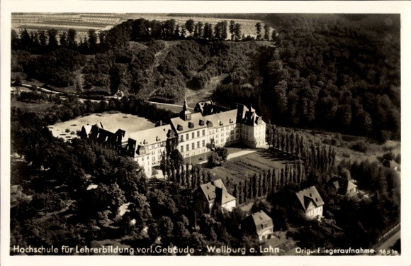 Ak Weilburg an der Lahn Hessen, Fliegeraufnahme der Hochschule für Lehrerbildung