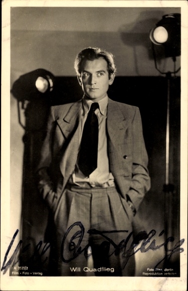 Postcard actor Will Quadflieg, standing portrait, autograph, spotlight