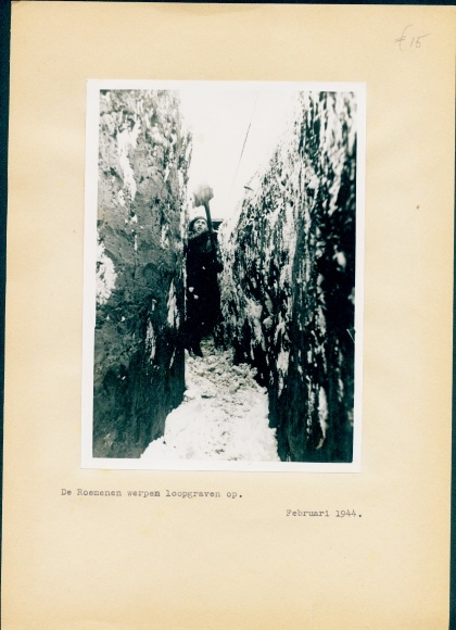 Photo Romanian soldier digging a trench, trench, February 1944