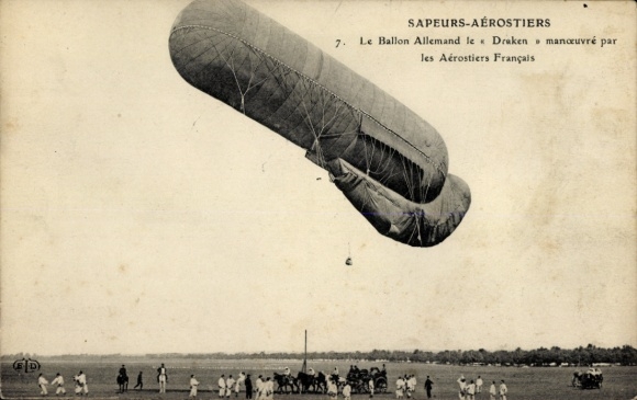 Postcard Sapeurs Aérostiers, Ballon anglais le Draken manoeuvré par les Aérostiers francais