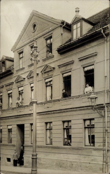 Photo Postcard Schmölln in Thuringia, Gößnitzer Straße 41, residential building, residents