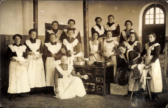 Photo Postcard Bad Urach in the Swabian Alb Württemberg, cooks