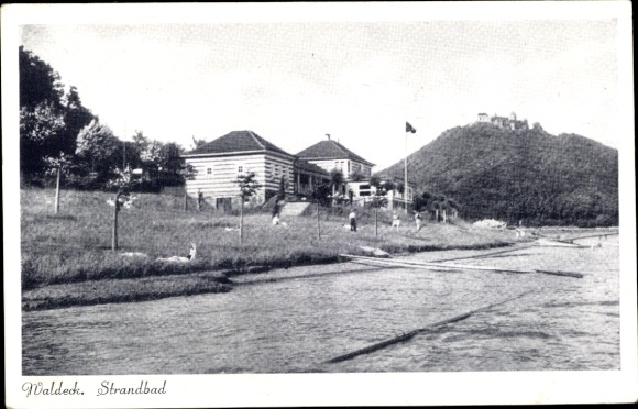 KP Waldeck am Edersee Hesja, basen, budynek, widok na góry, plaża, ludzie