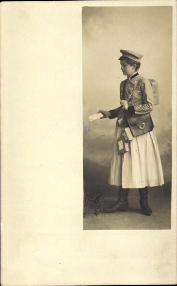 Photo Postcard Aschaffenburg in Lower Franconia, child postman