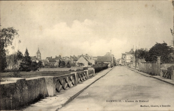 Postcard Damville Eure, Avenue de Breteuil, city view