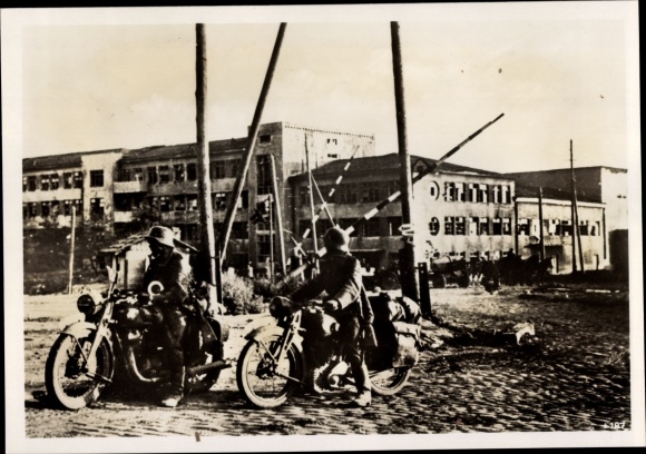 foto Heinrich Hoffmann, Rostow am Don Rusland, Duitse motorrijders, Wehrmacht, juli 1942