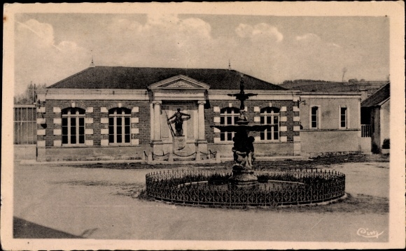 Postcard Saint Pardoux the Dordogne River, War Memorial