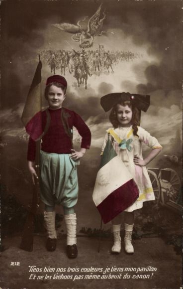 Ak Mädchen in Elsässer Volkstracht, Junge in Uniform