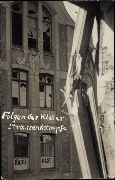 Foto Ak Kiel, Kapp-Lüttwitz-Putsch 1920, Zerstörtes Haus, Straßenkämpfe, Regierungssoldaten