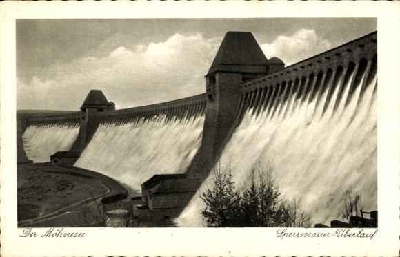 Ak Möhnesee in Westfalen, Möhnetalsperre, Sperrmauer-Überlauf
