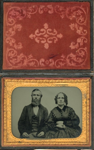 Daguerreotype Photo portrait Gold Frame Antique Velvet, Couple