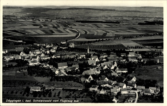 Ak Döggingen Bräunlingen in Baden Württemberg, luchtfoto van het Zwarte Woud, huizen, velden, walvis